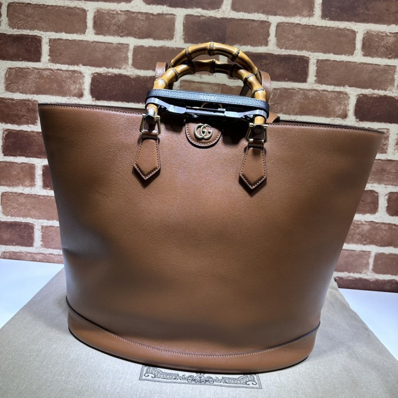 G*u*i bucket bags